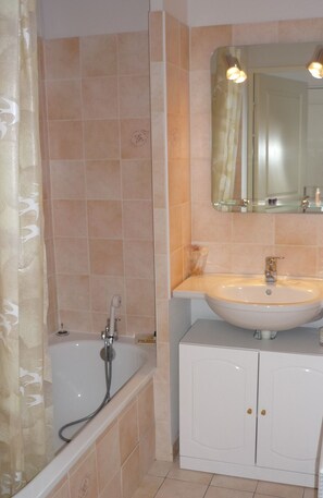 Bathtub, hair dryer