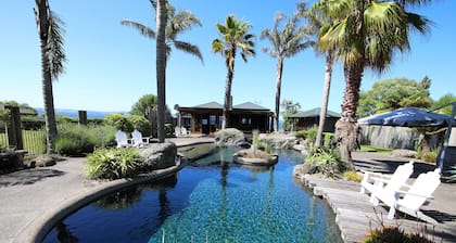 Fantail Brand New Absolute Lakefront Whole House