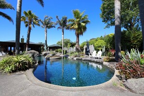 Outdoor pool - Fantail Brand New Absolute Lakefront Whole House (Rotorua)