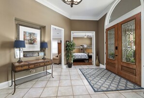 4 habitaciones, escritorio, tabla de planchar con plancha y wifi gratis 