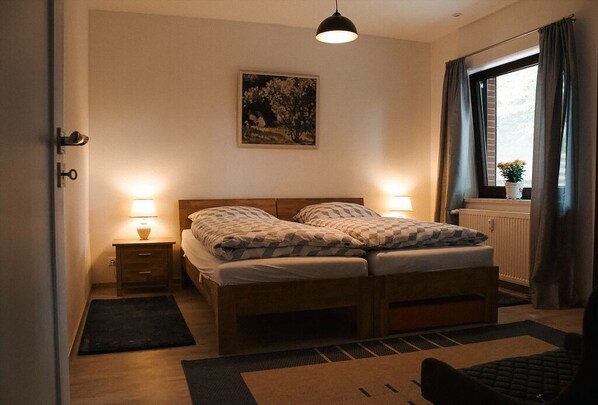1 chambre, lit parapluie, Wi-Fi gratuit, draps fournis