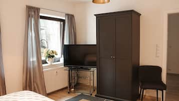 1 chambre, lit parapluie, Wi-Fi gratuit, draps fournis