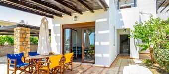 Smaragdi BeachFront Villa