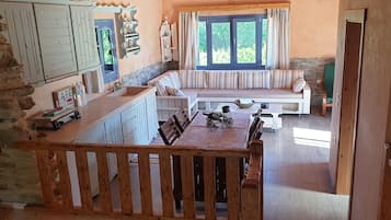 Deluxe Studio | Down duvets, blackout curtains, soundproofing, free WiFi