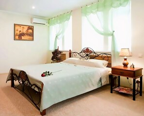 1 habitación, tabla de planchar con plancha, wifi gratis y ropa de cama 