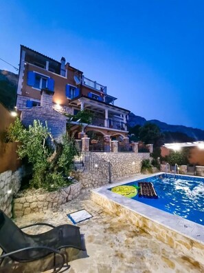 Outdoor pool, pool loungers - Luxe House (Dugi Rat)