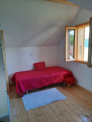 3 chambres, fer et planche à repasser, draps fournis