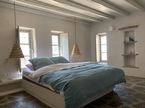 7 bedrooms, iron/ironing board, free WiFi, bed sheets