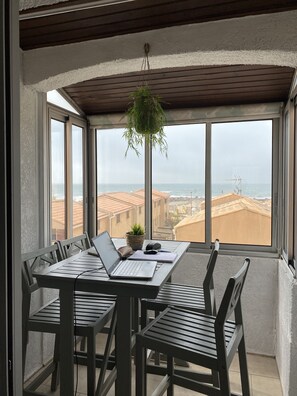 Dining - T2 apartment, facing the sea (Frontignan)