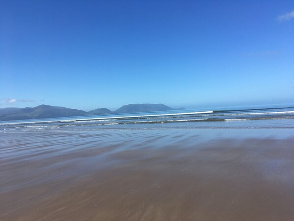 Beach nearby - Beautiful Cottage on the Wild Atlantic Way - Breathtaking Mountain & Sea Views (Castlemaine)