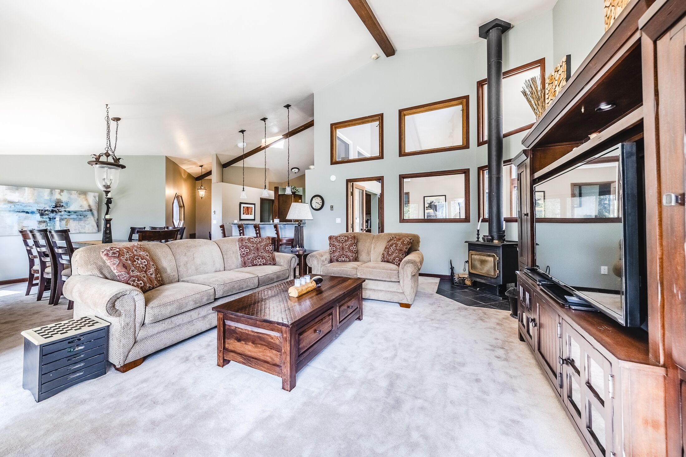 SPECATAULAR HOME with Private Hot Tub and views of Byers Peak