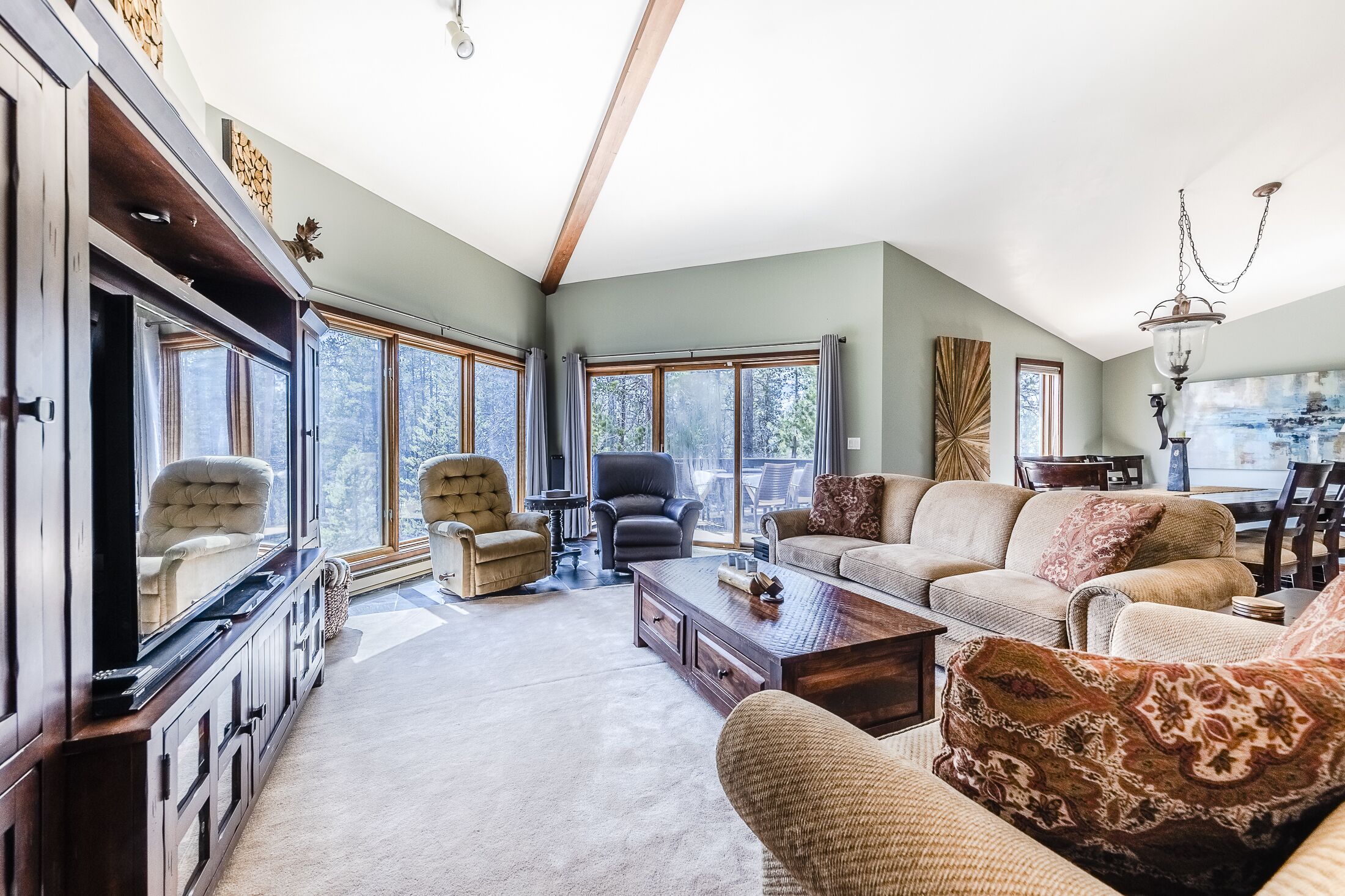 SPECATAULAR HOME with Private Hot Tub and views of Byers Peak