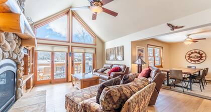 Townhome in Keystone Allows for Quick Access to River Run & Mountain House