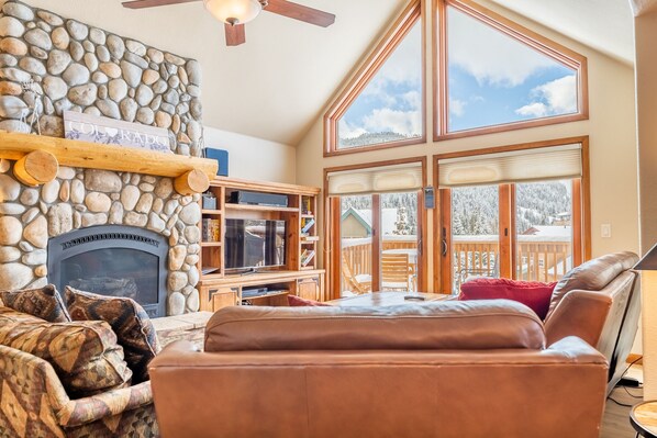 Télévision, cheminée