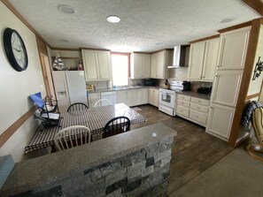 KĂŒhlschrank, Mikrowelle, Ofen, Herdplatte