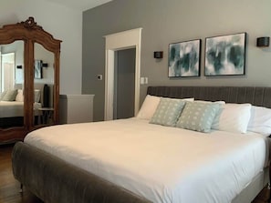 5 bedrooms, iron/ironing board, WiFi, bed sheets