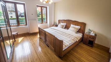 6 makuuhuonetta, silitysrauta/-lauta, vauvan matkasänky, ilmainen Wi-Fi