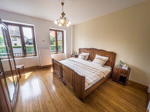 6 makuuhuonetta, silitysrauta/-lauta, vauvan matkasänky, ilmainen Wi-Fi