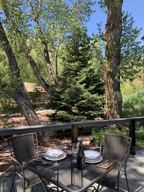 Outdoor dining - Beautiful Cabin on Curchara River (La veta)