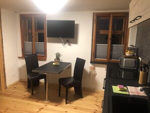 Fridge, stovetop, coffee/tea maker, electric kettle - Wohnen in Historischen Gemäuern (Pirna)