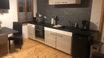 Fridge, stovetop, coffee/tea maker, electric kettle