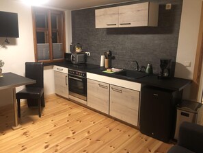 Fridge, stovetop, coffee/tea maker, electric kettle - Wohnen in Historischen Gemäuern (Pirna)