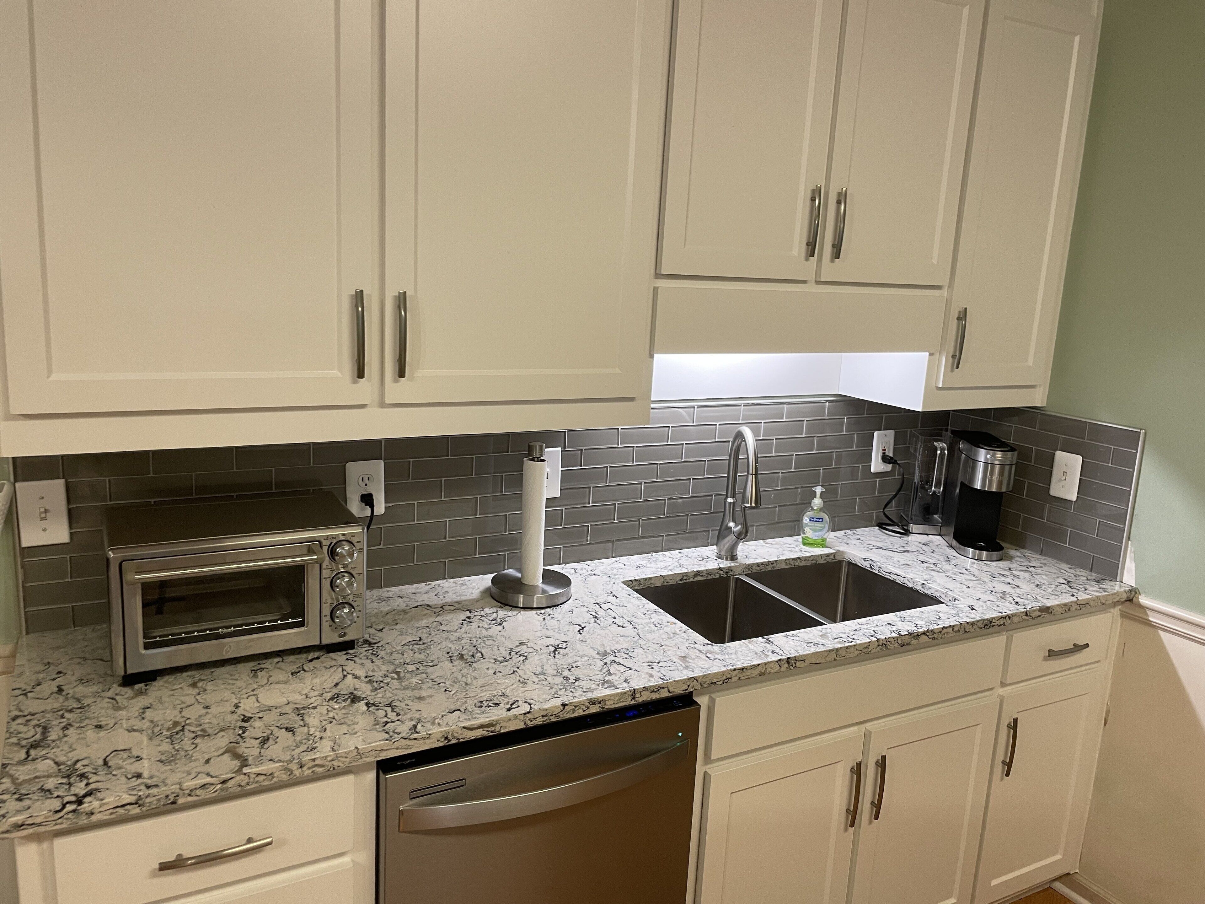 Home Away From Home on a Quiet Cul-de-sac with large backyard