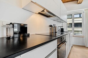 Kühlschrank, Ofen, Herdplatte, Geschirrspüler