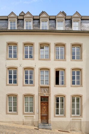 Exterior - Stylish Stay in Grund with Balcony & City Views (Luxembourg)