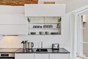 Refrigerador, horno, placa de cocina, lavavajillas