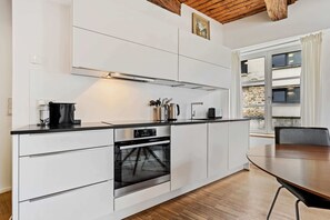 Refrigerador, horno, placa de cocina, lavavajillas