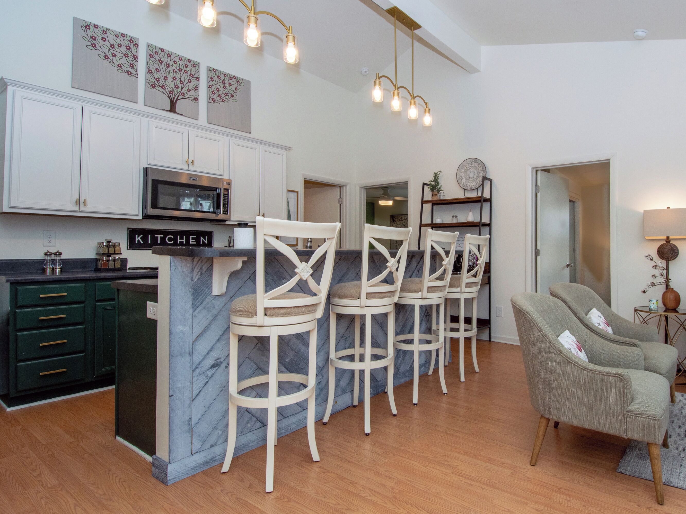 Hillwood Hideaway | Minutes to DT Nashville, Music Row & Shopping!