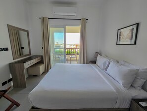 Hochwertige Bettwaren, Zimmersafe, individuell eingerichtet