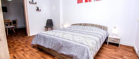 2 bedrooms, iron/ironing board, free WiFi