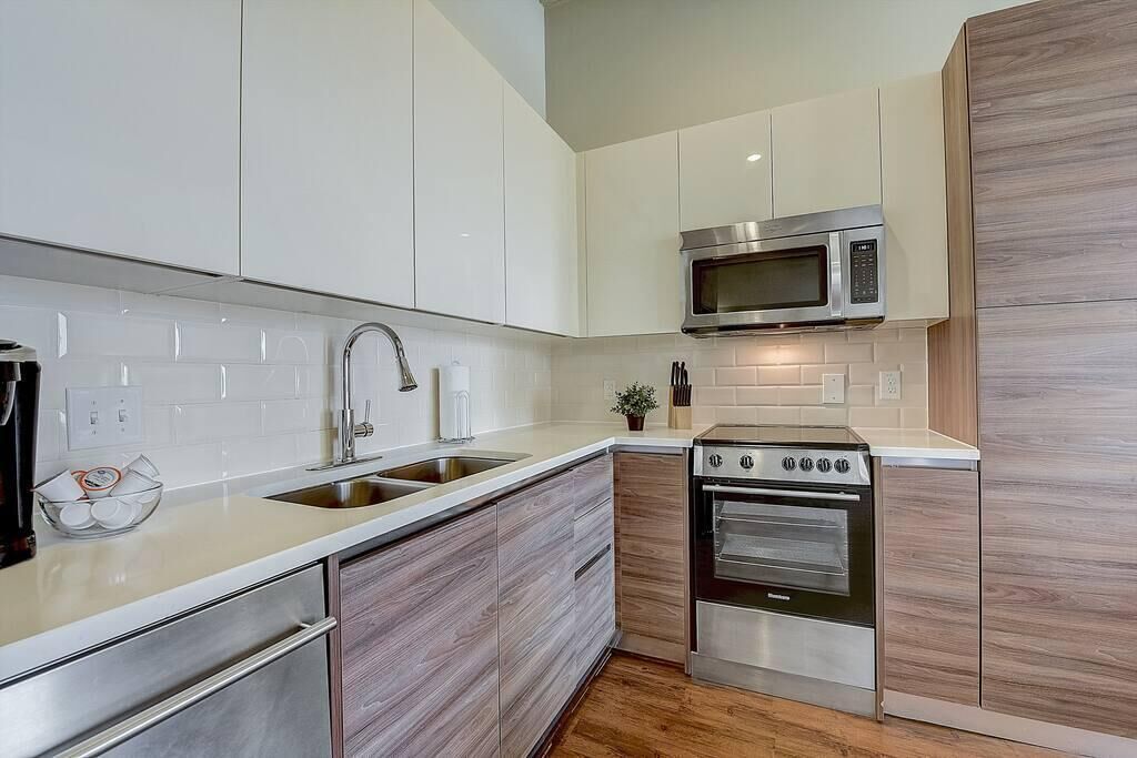 Frontdesk | Bright and Spacious 2 BR Apt