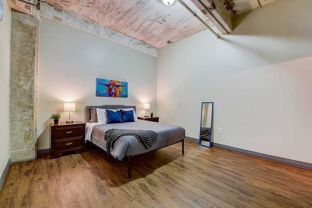 Frontdesk | Bright and Spacious 2 BR Apt