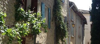 La Petite Maison Bleue – cœur du village de Buis-les-Baronnies –  4 personnes