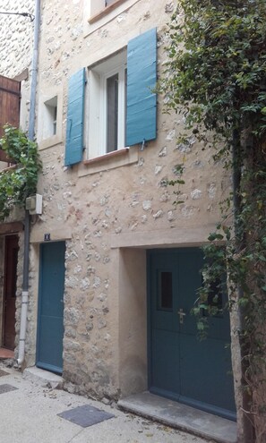 Exterior detail - La Petite Maison Bleue Cœur du Village de Buis-les-baronnies 4 Personnes (Buis-les-Baronnies)