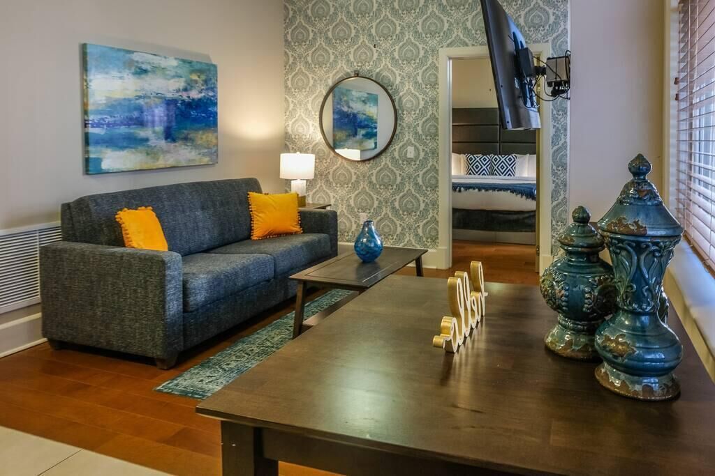 Frontdesk | Modern 1BR Apt, Walk to Everything