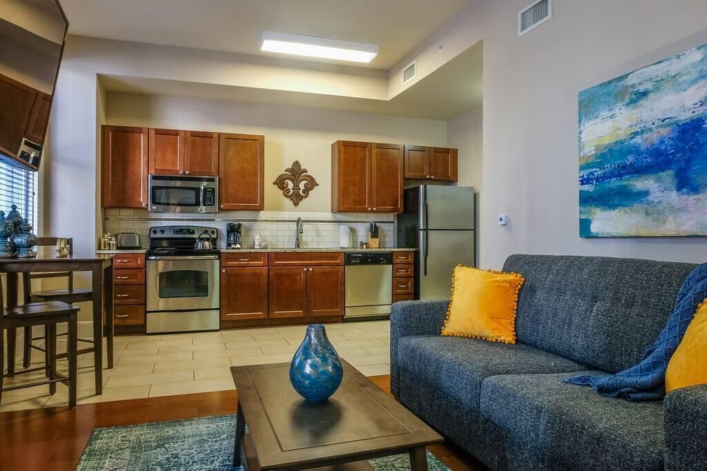 Frontdesk | Modern 1BR Apt, Walk to Everything