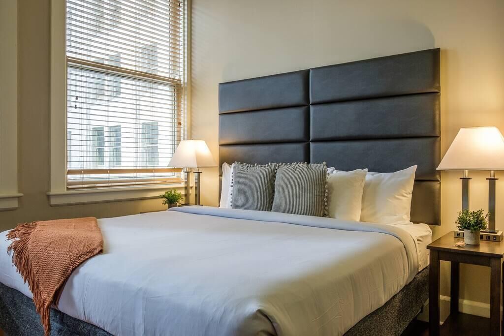 Frontdesk | Prime Location 1BR Apt near Everything