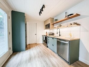 Fridge, microwave, oven, stovetop - Downtown Picton 2 Bedroom Professionally Designed Suite (Prince Edward)