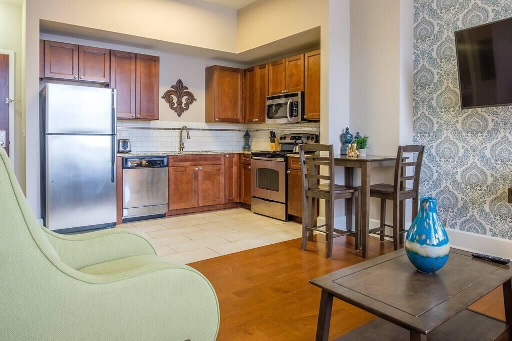 Frontdesk | Prime Location 1BR Apt with Views