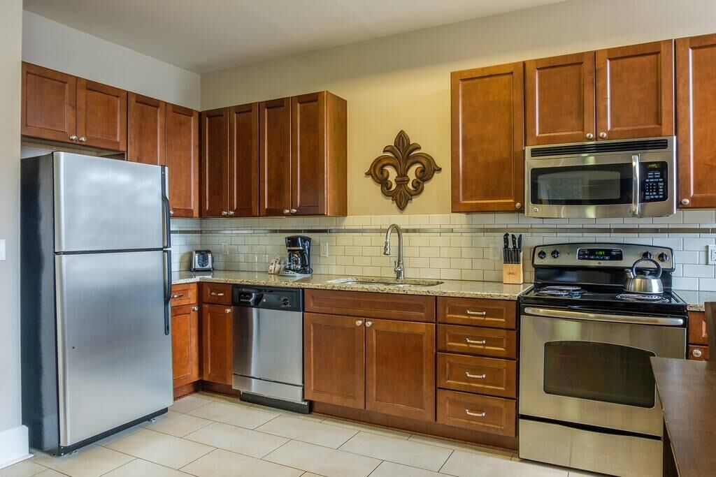 Frontdesk | Walkable 1BR Apt with Laundry + WiFi