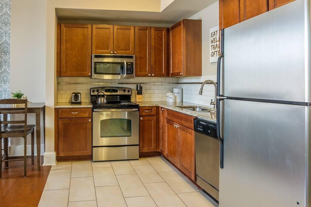 Frontdesk | Central 1BR Apt near Entertainment