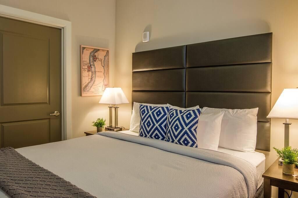 Frontdesk | Prime Location 1BR Apt near Harrah's