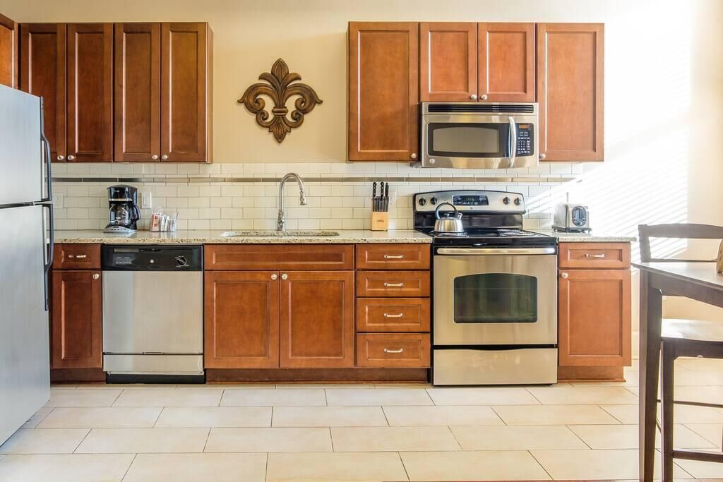 Frontdesk | Beautiful + Bright 1 BR Apt