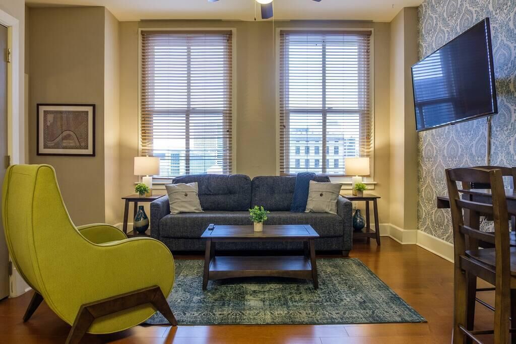 Frontdesk | Iconic 1BR Apt | Walk to Downtown
