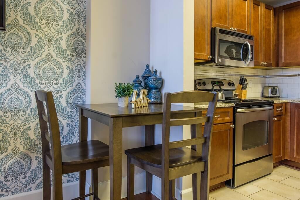 Frontdesk | Iconic 1BR Apt | Walk to Downtown
