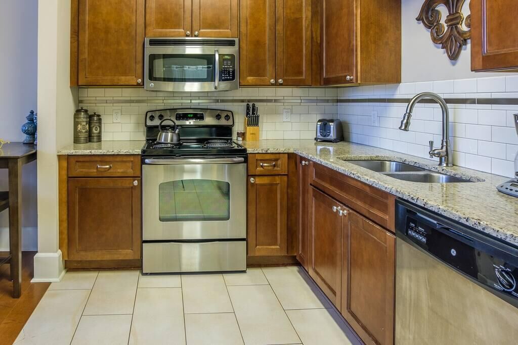 Frontdesk | Iconic 1BR Apt | Walk to Downtown
